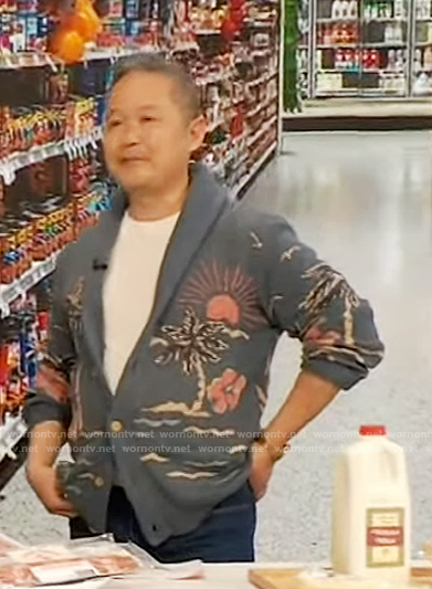 Danny Seo’s island print cardigan on The Drew Barrymore Show