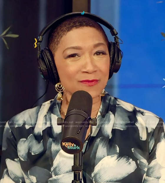 Deja Vu’s blue floral print wrap dress on Live with Kelly and Mark