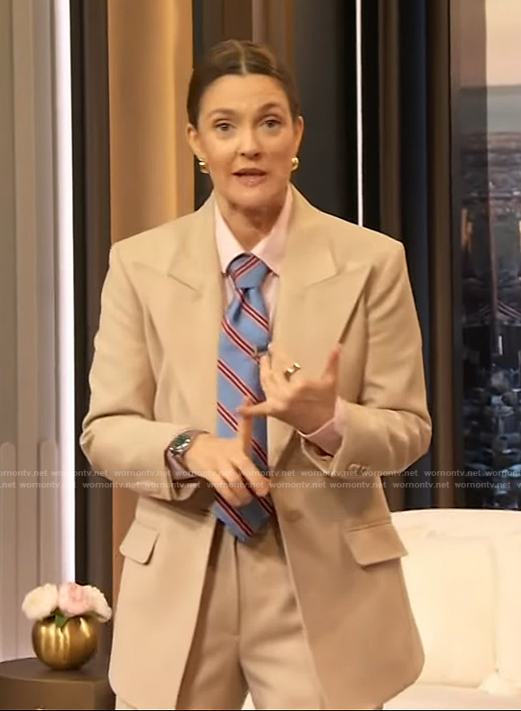 Drew’s khaki blazer and pants on The Drew Barrymore Show