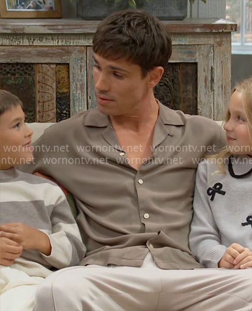 Finn’s taupe brown shirt on The Bold and the Beautiful