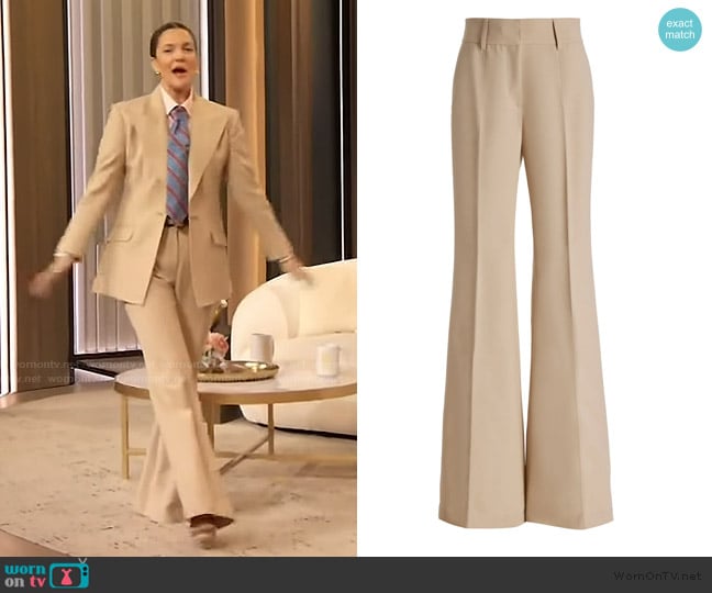 Gabriela Hearst Rhein Pant in Khaki Sportswear Wool worn by Drew Barrymore on The Drew Barrymore Show