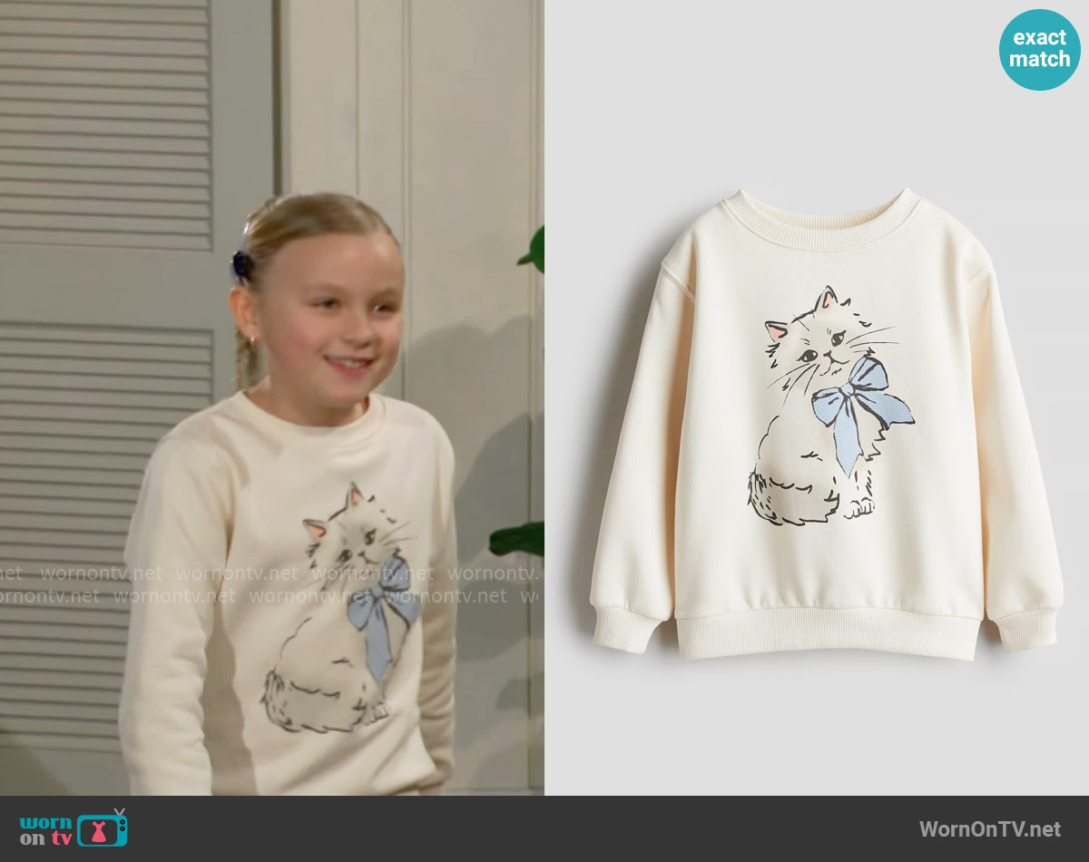 H&M Sweatshirt in Cream / Cat worn by Kelly Spencer (Sophia Paras McKinlay) on The Bold and the Beautiful