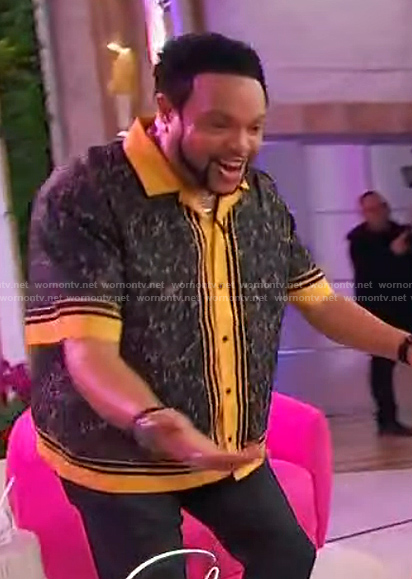 Jawn’s black contrast print shirt on Sherri