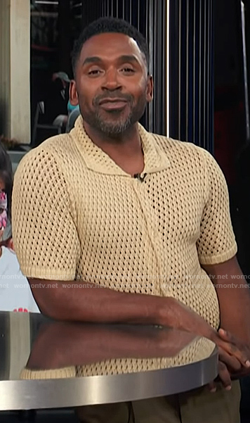 Justin’s yellow crochet knit shirt on E! News