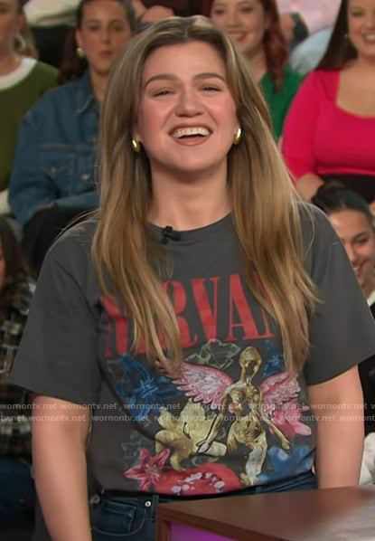 Kelly’s Nirvana graphic tee on The Kelly Clarkson Show