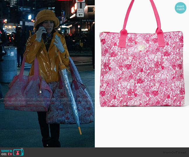 Lilly Pulitzer Piper Packable Tote worn by Elsbeth Tascioni (Carrie Preston) on Elsbeth