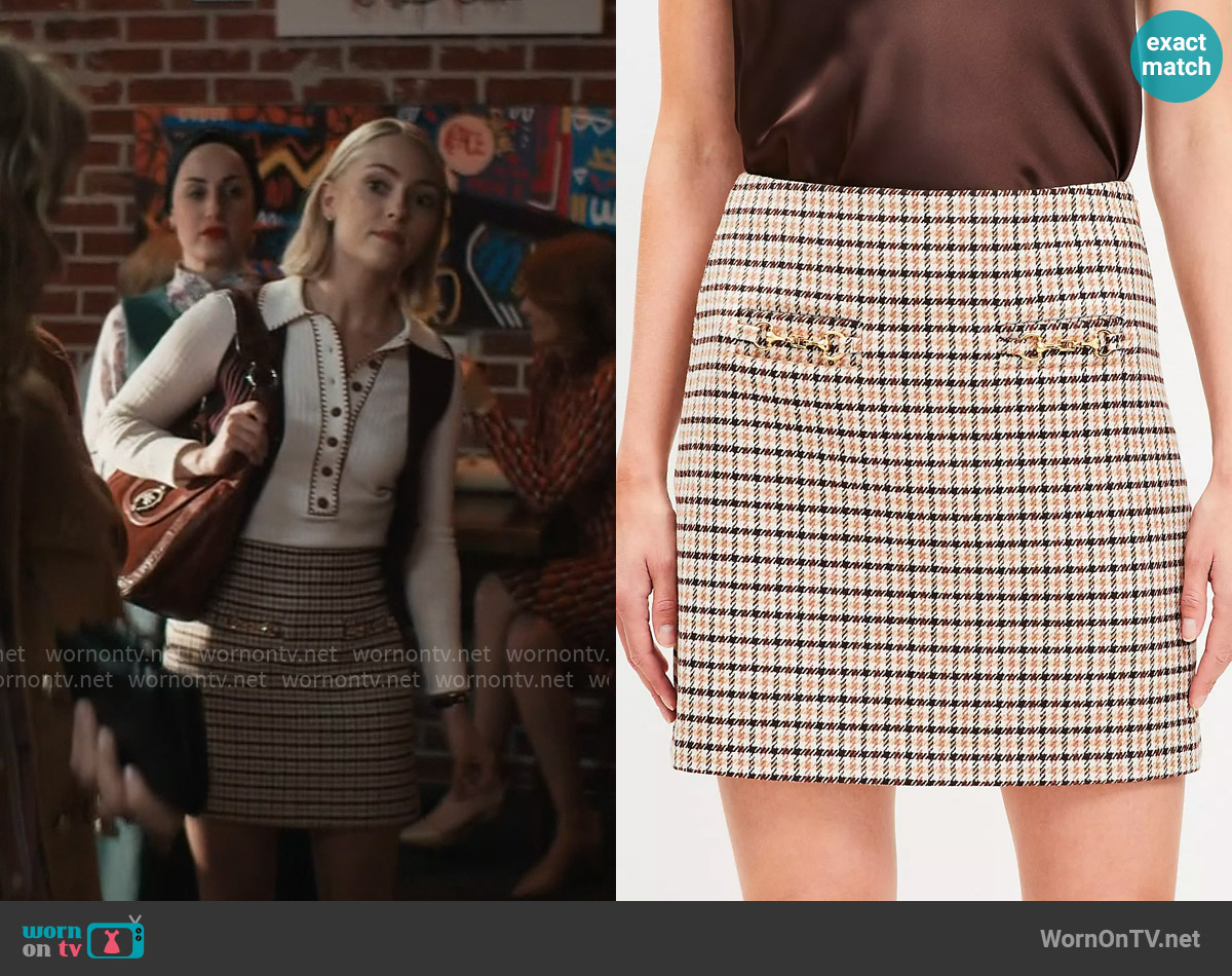 Loft Horsebit Plaid Mini Skirt worn by Alice (AnnaSophia Robb) on Grosse Pointe Garden Society