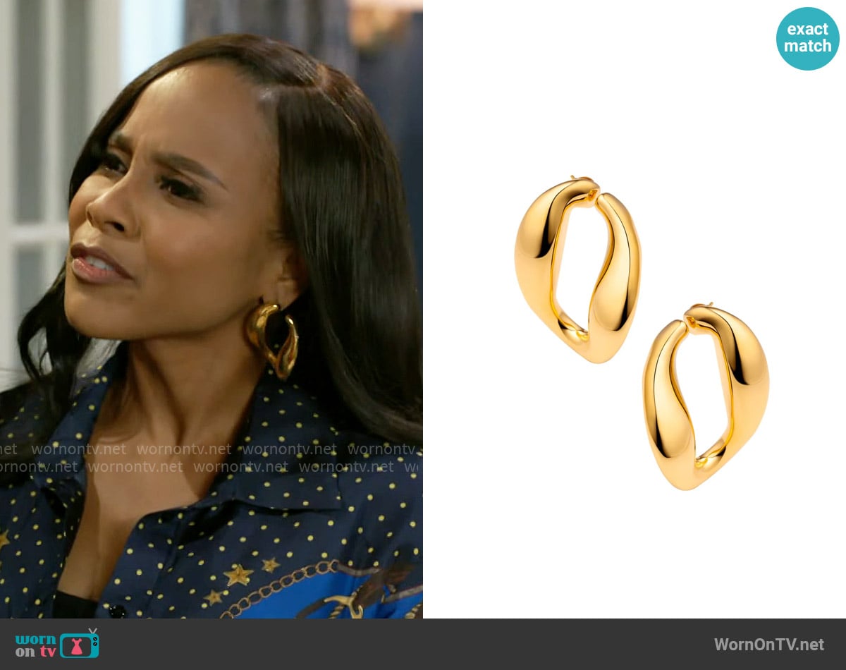 Misho Chunky Chain Hoops worn by Hayley Lawson (Marquita Goings) on Beyond the Gates