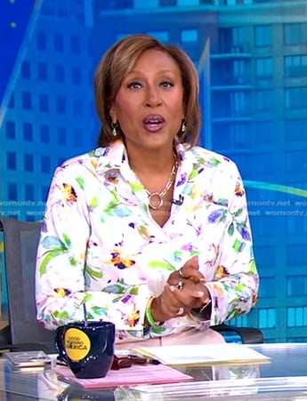 Robin’s pink floral print blouse on Good Morning America