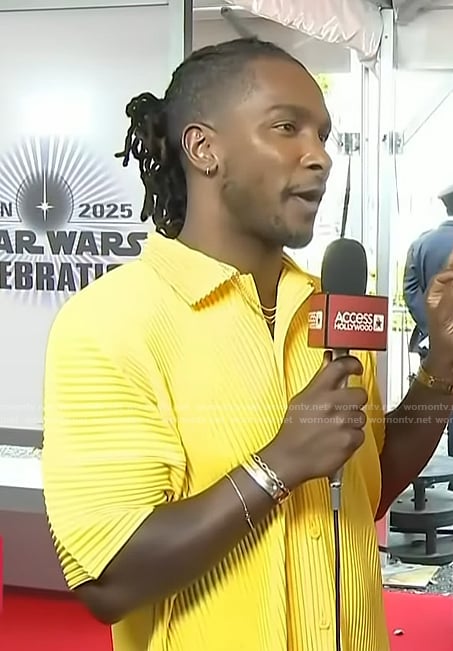 Scott’s yellow ribbed shirt on Access Hollywood