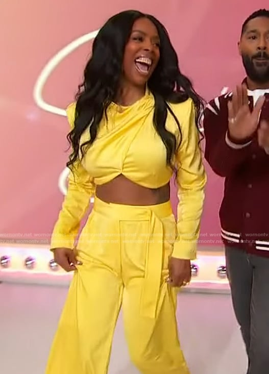Tasha Smith’s yellow cropped top and belted pants on Sherri