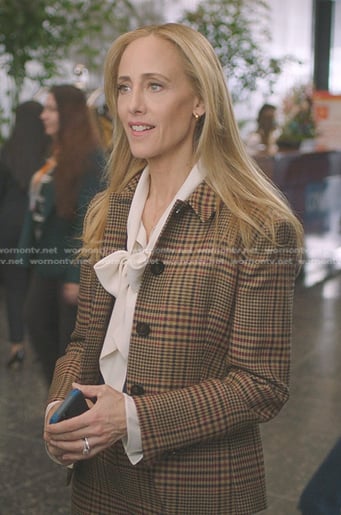 Teddy’s brown plaid blazer and cropped pants on Greys Anatomy