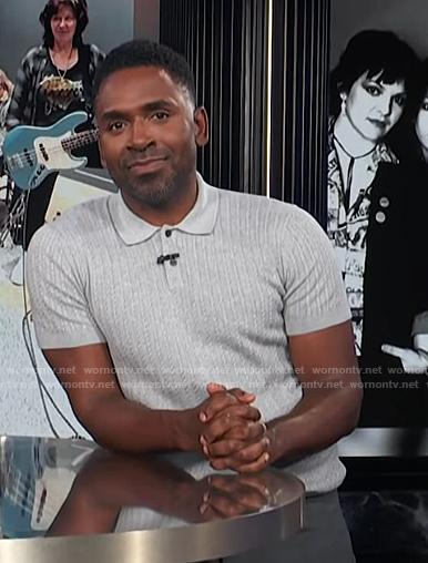 Justin’s gray cable knit polo on E! News