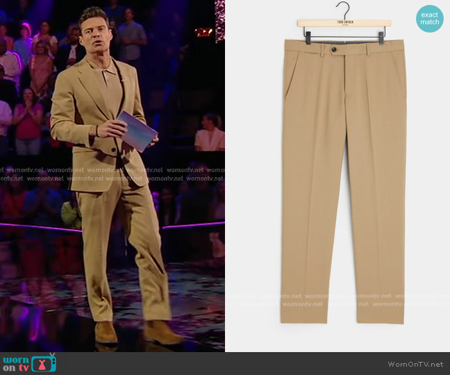 Todd Snyder Italian Gabardine Sutton Trouser in Khaki worn by Ryan Seacrest on American Idol