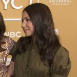 Tracey Wigfield’s green short sleeve shirtdress on E! News