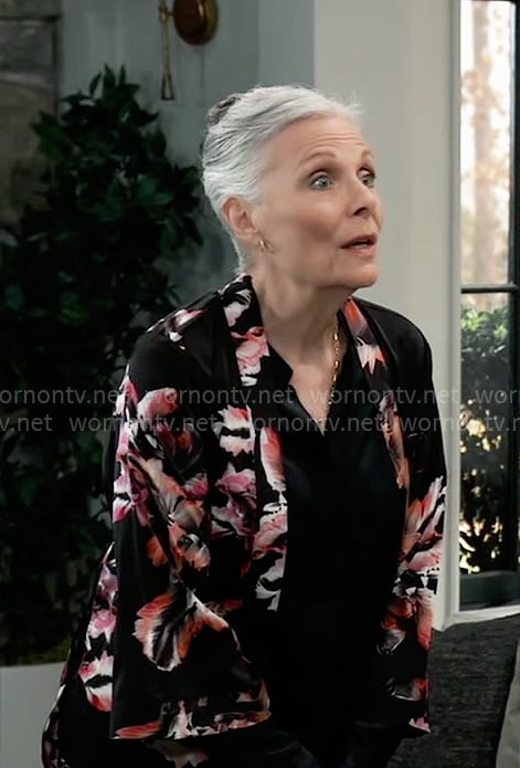 Tracy’s black and pink floral kimono on General Hospital