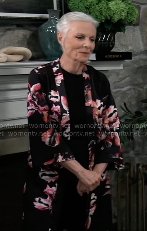 Tracy’s black and pink floral kimono on General Hospital
