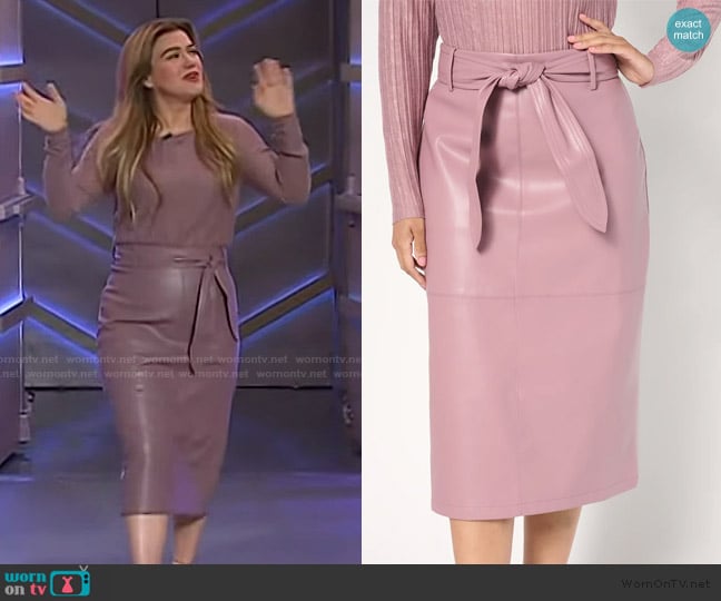Lawrence Zarian Zarian Petite Faux Leather Self Belt Skirt worn by Kelly Clarkson on The Kelly Clarkson Show