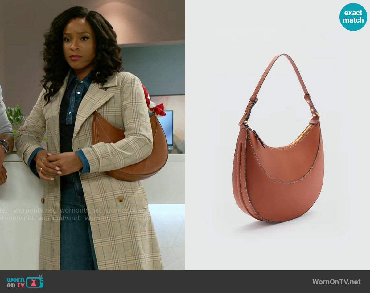 Mango Short Handle Shoulder Bag worn by Naomi Hamilton Hawthorne (Arielle Prepetit) on Beyond the Gates
