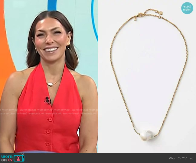 Loft Pearlized Pendant Necklace worn by Melissa Garcia on Today