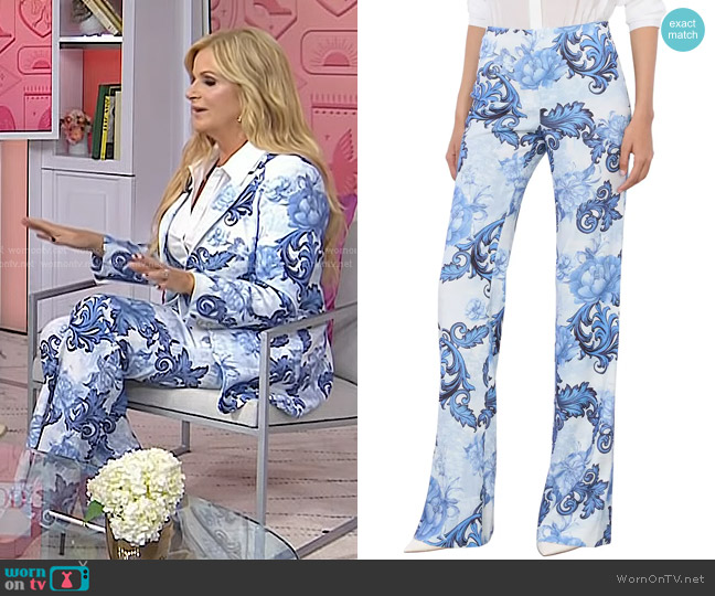 Alice + Olivia Teeny Printed Flare Bootcut Pants in Scroll Symphony worn by Trisha Yearwood on Today