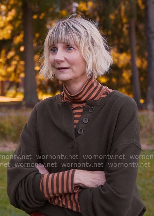 Anne’s brown sweatshirt on The Four Seasons