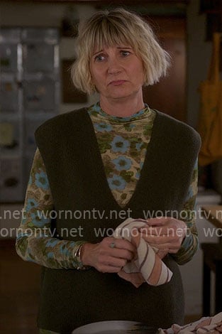 Anne’s green floral long sleeved top on The Four Seasons