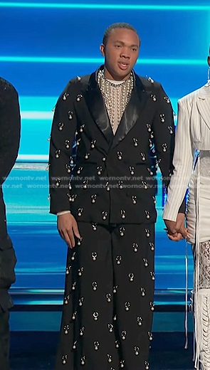 Bryson Battle’s black pearl embellished suit on The Voice