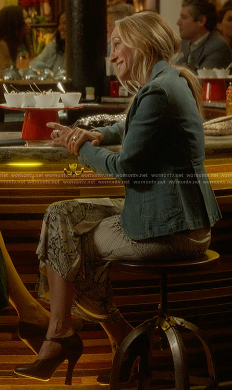 Carrie’s black leather pumps on And Just Like That