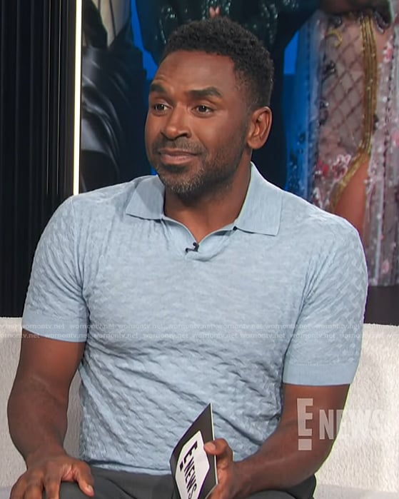 Justin’s blue textured polo on E! News