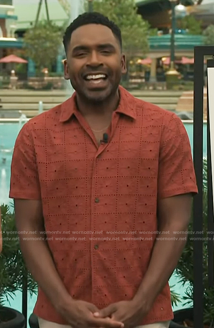 Justin’s eyelet shirt on E! News