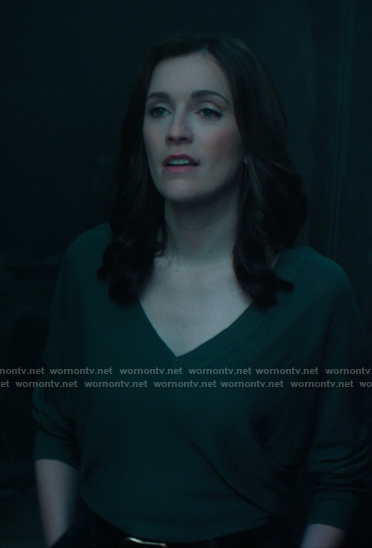 Kate’s green v-neck sweater on You