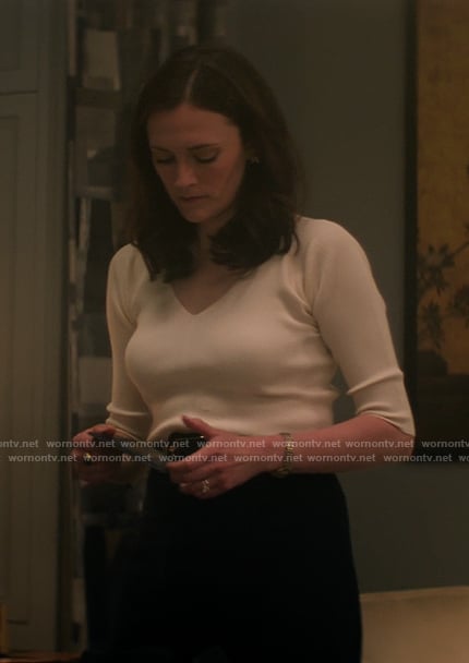 Kate’s white ribbed sweater on You