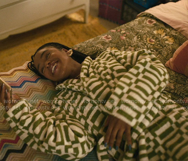 Keisha’s green geometric print robe on Forever