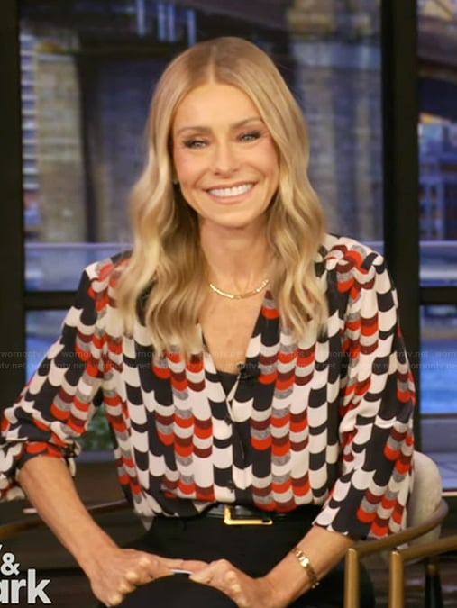 Kelly’s abstract print shirt on Live with Kelly and Mark