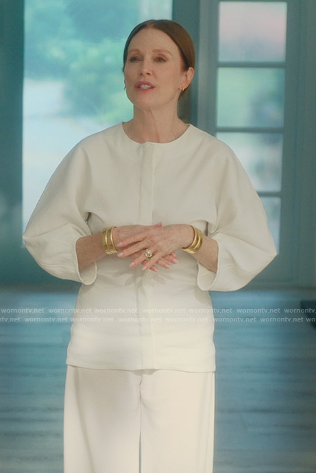Kiki’s white crew neck linen top on Sirens