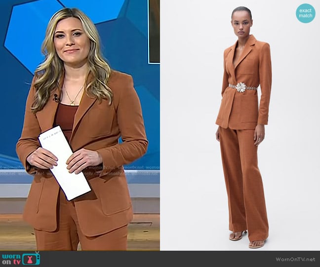 Mango Cotton and Linen-blend Suit Blazer in Caramel worn by Erin McLaughlin on Today