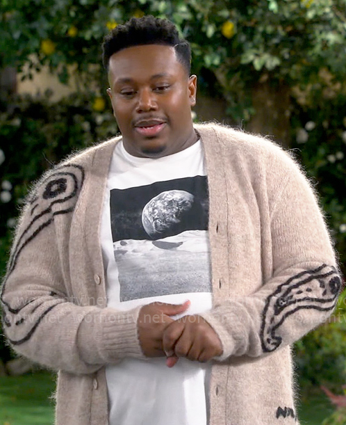 Marty’s paisley print cardigan on The Neighborhood