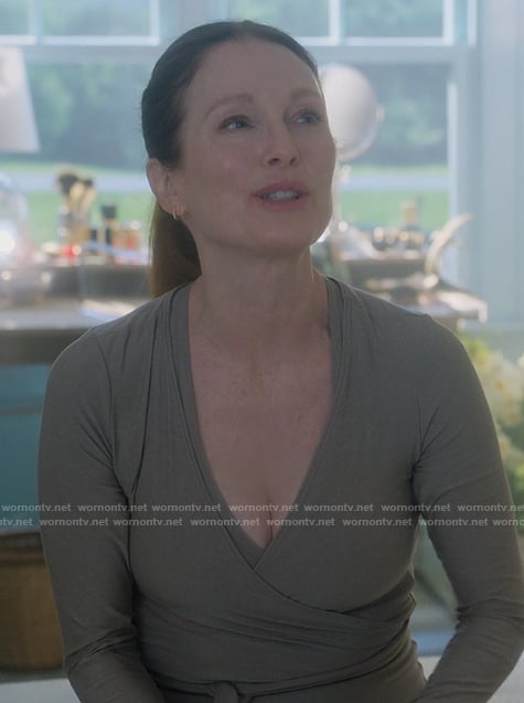 Kiki’s taupe wrap top and leggings on Sirens