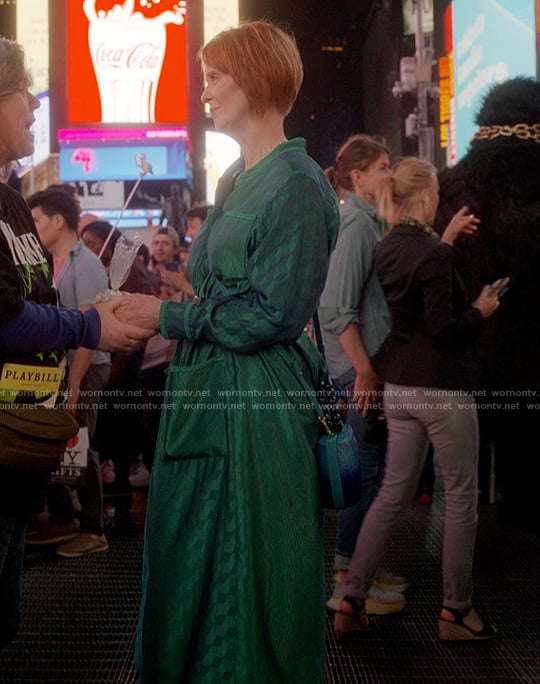Miranda’s blue ombre straw bag on And Just Like That
