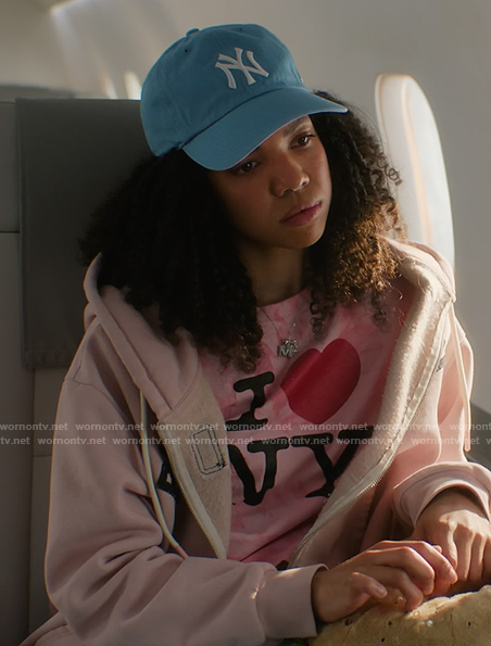 Mishi’s blue NYC cap on Etoile