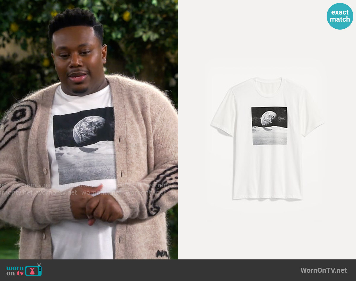 Old Navy Soft-Washed Crew-Neck Graphic T-Shirt worn by Marty (Marcel Spears) on The Neighborhood