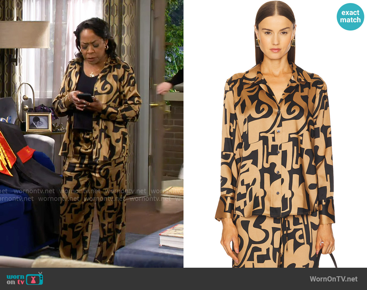 Rails Ledger Top in Santorini Sand worn by Tina Butler (Tichina Arnold) on The Neighborhood