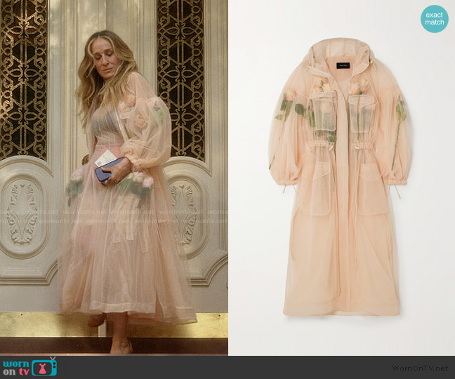 Simone Rocha Floral-embellished Tulle Parka In Neutrals worn by Carrie Bradshaw (Sarah Jessica Parker) on And Just Like That
