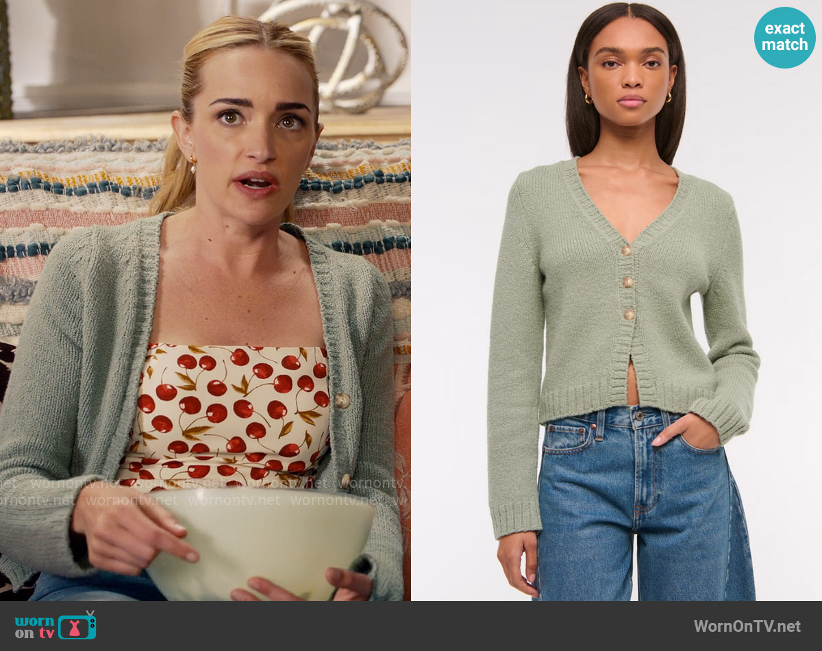 Abercrombie Textural Y-Neck Cardigan in Green worn by Georgia Miller (Brianne Howey) on Ginny & Georgia