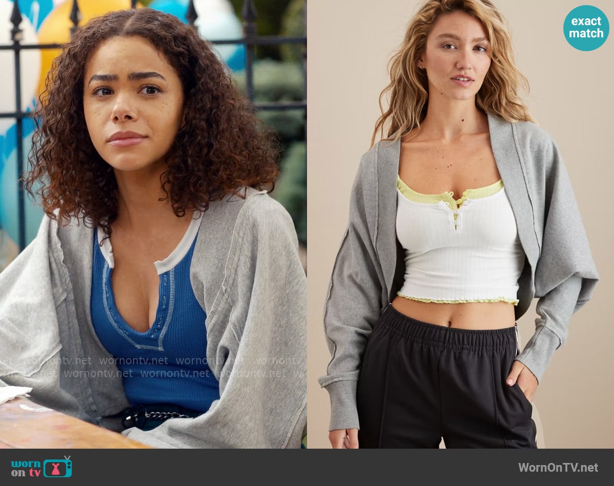 American Eagle Cropped Shrug Sweatshirt worn by Ginny Miller (Antonia Gentry) on Ginny & Georgia