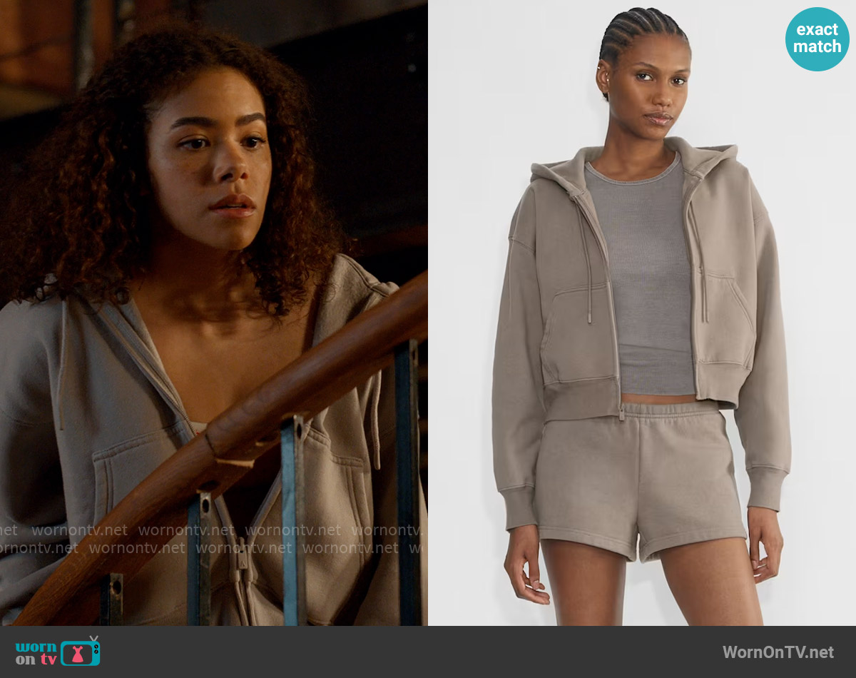 Aritzia Cozy Sweatfleece Boyfriend Boxy Zip Hoodie in Turner Taupe worn by Ginny Miller (Antonia Gentry) on Ginny & Georgia