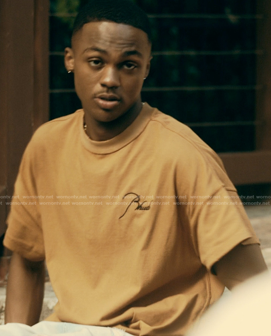 Bakari’s brown tee on The Chi
