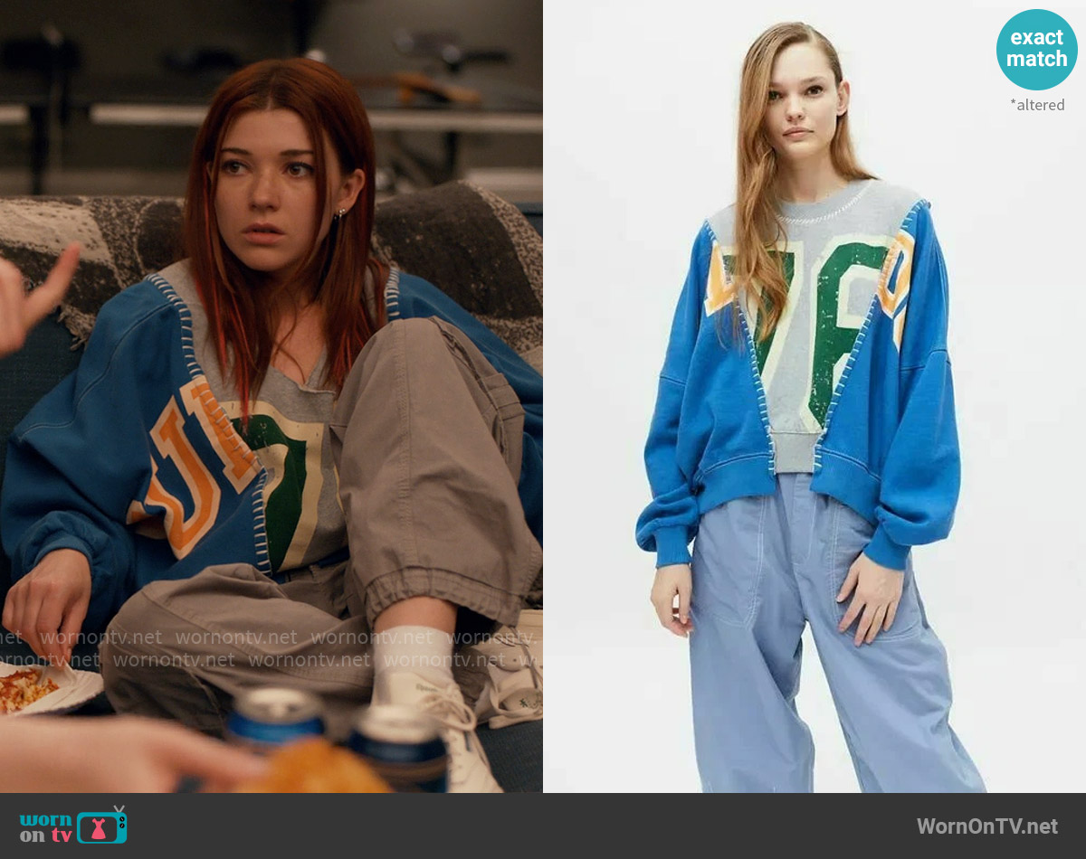 BDG Martina Spliced Sweatshirt worn by Abby Littman (Katie Douglas) on Ginny & Georgia