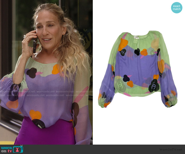 Chanel Multicolor Flower Logo Top worn by Carrie Bradshaw (Sarah Jessica Parker) on And Just Like That